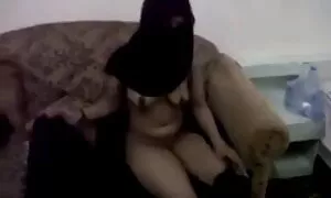 আৰব মহিলাৰ পায়ুপথ,  ...